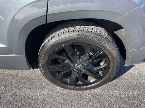 Used 2024 Volkswagen Taos SE image 10