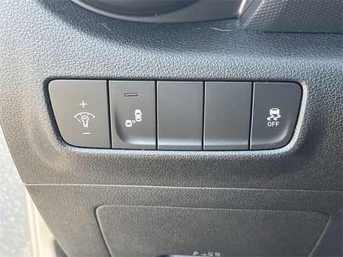 Used 2018 Hyundai Kona SEL image 27