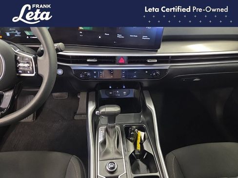 Used 2025 Kia Sorento LX FWD image 12
