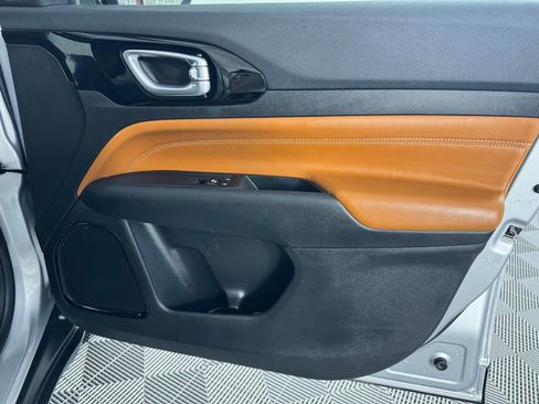 Used 2024 Jeep Compass Limited image 27