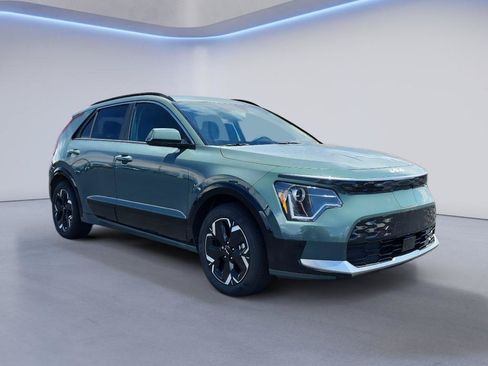 Used 2023 Kia Niro Wind w/ Wind Preserve Package FWD image 3