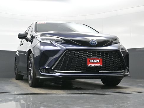 Used 2025 Toyota Sienna XSE w/ XSE Plus Package AWD/4WD image 28