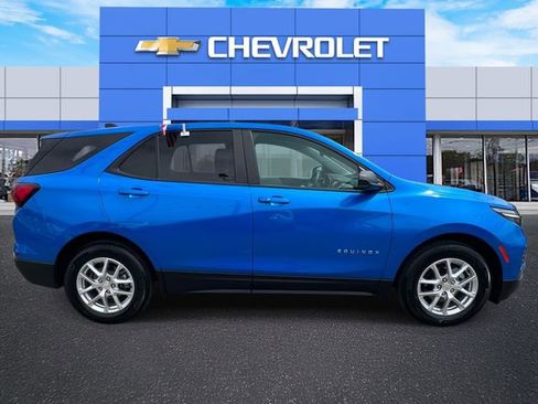 Certified 2024 Chevrolet Equinox LS w/ LS Convenience Package FWD image 4