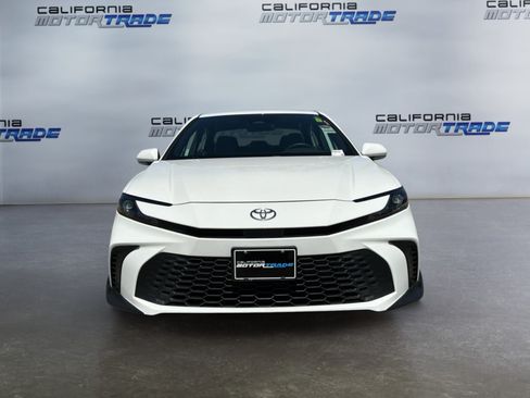 Used 2025 Toyota Camry SE AWD/4WD image 2