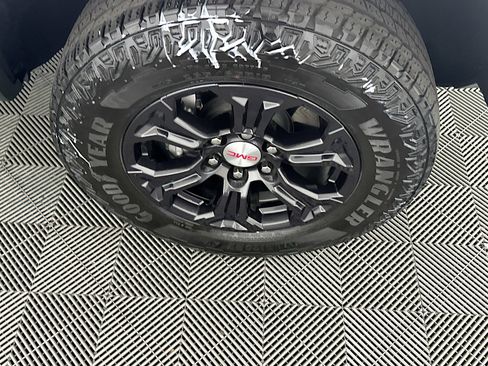 Used 2024 GMC Canyon Elevation w/ Convenience Package image 11