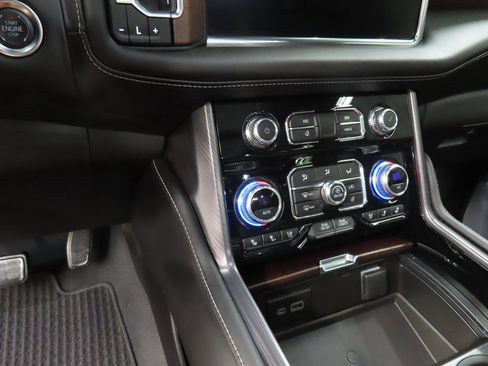 Used 2024 GMC Yukon XL Denali Ultimate image 62