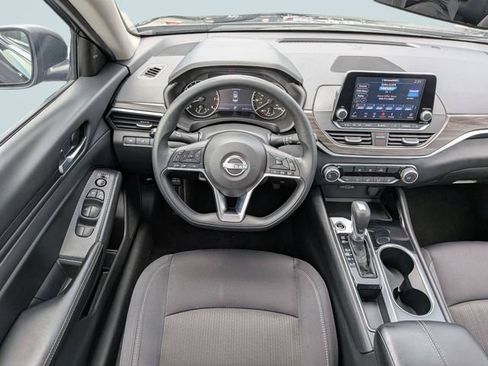 Used 2024 Nissan Altima 2.5 SV FWD image 14