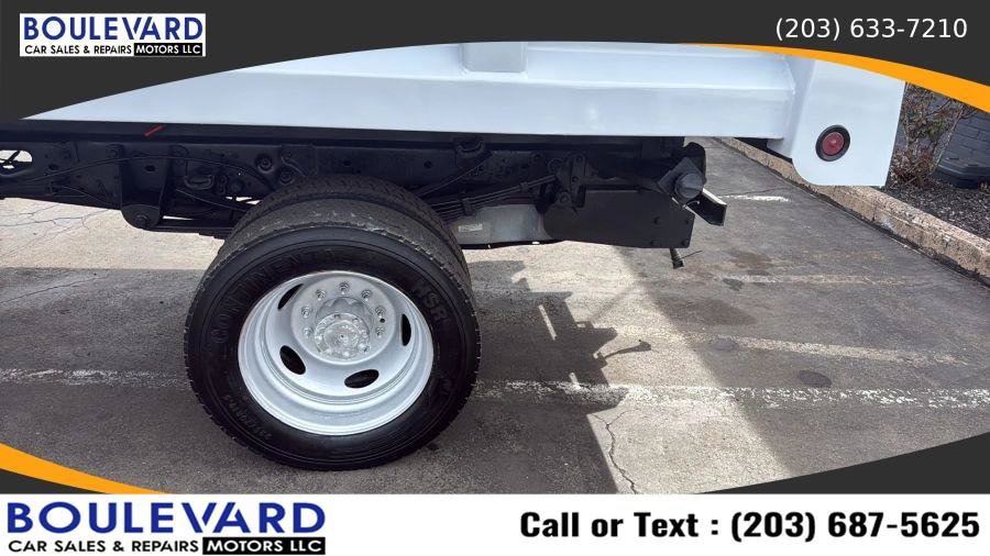 Used 2015 Ford F550 4x4 Regular Cab Super Duty image 11