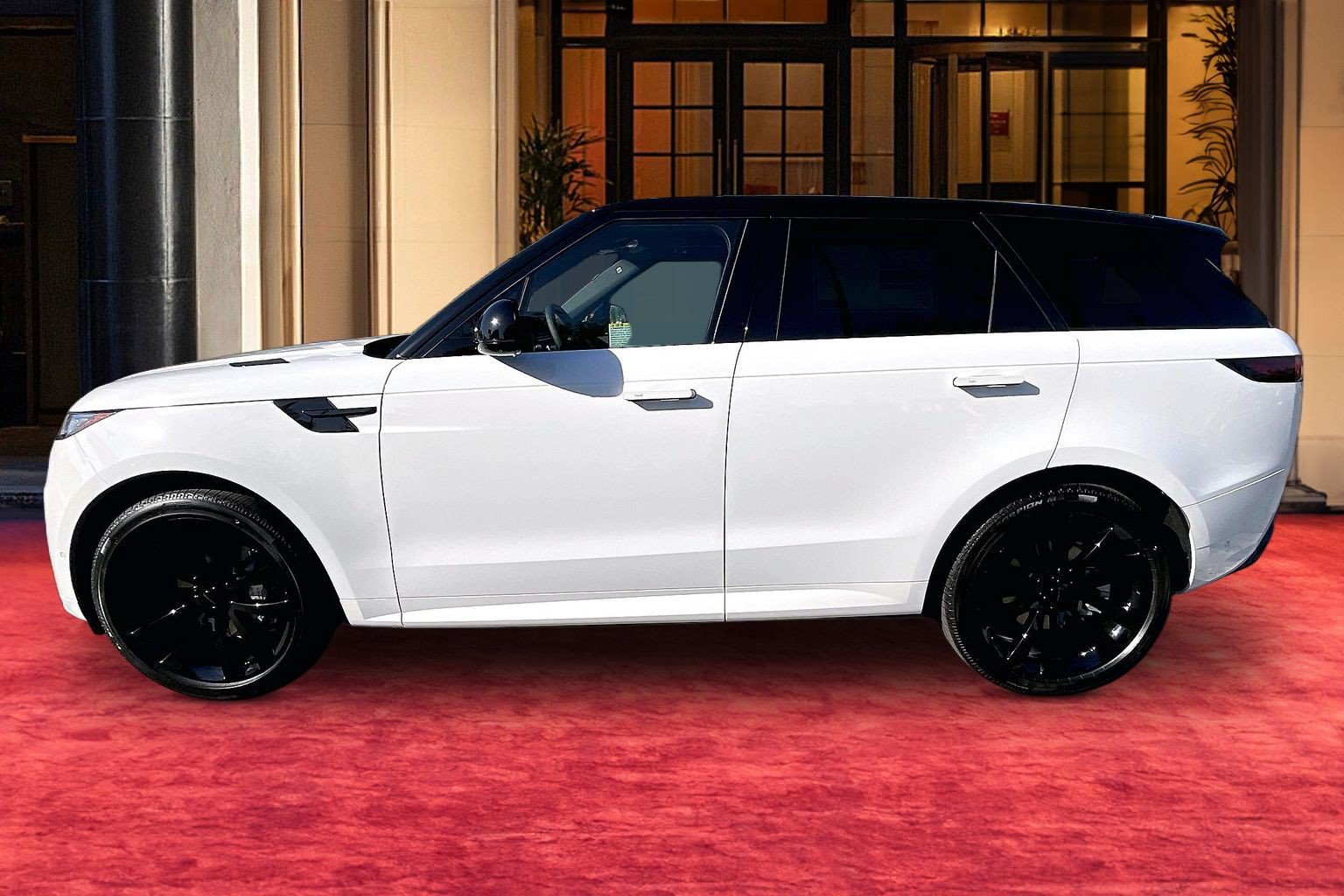 New 2027 Land Rover Range Rover Sport Dynamic SE AWD/4WD image 2