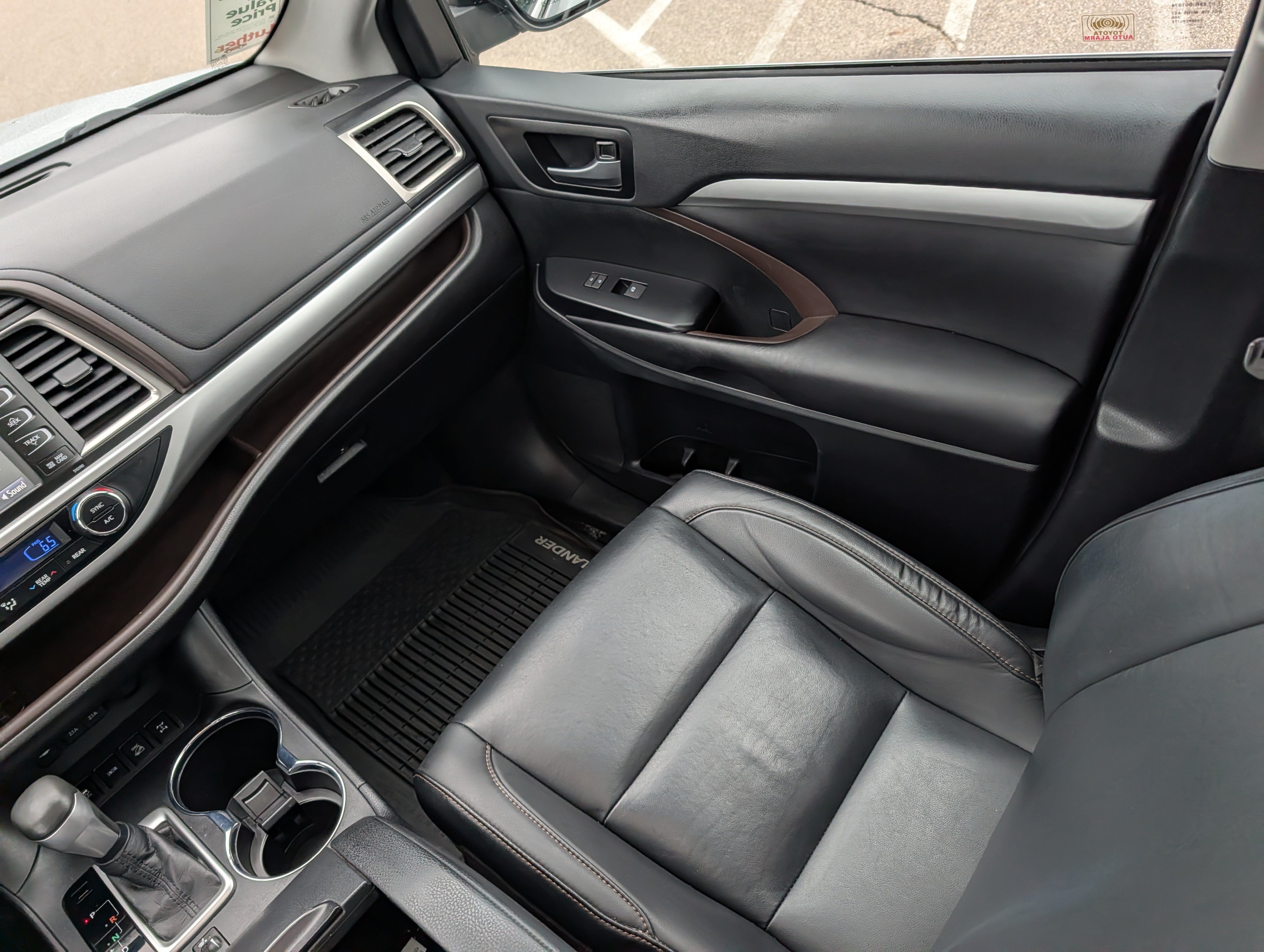 Used 2019 Toyota Highlander XLE AWD/4WD image 11