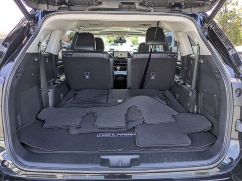 Used 2023 Toyota Highlander Limited AWD/4WD image 29