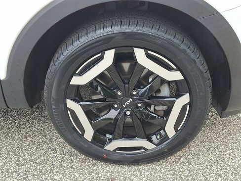 Used 2023 Kia Telluride EX w/ EX Captain's Chair Package FWD image 8