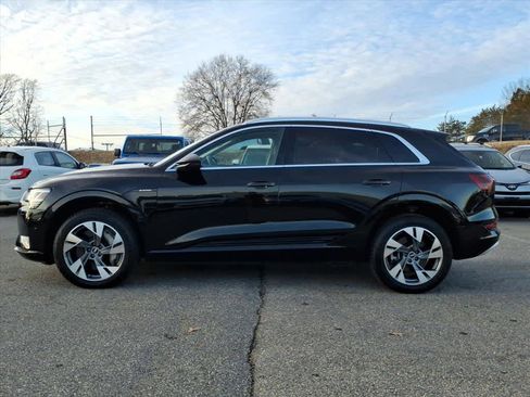 Used 2021 Audi e-tron Premium Plus w/ Premium Plus Package image 2