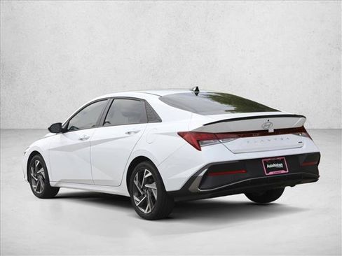 Certified 2025 Hyundai Elantra SEL FWD image 7