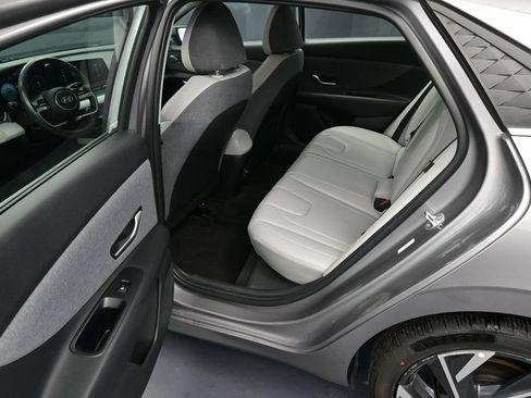 Used 2024 Hyundai Elantra Limited FWD image 16