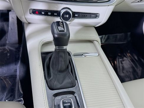 Used 2017 Volvo S90 T6 Momentum w/ Vision Package image 10