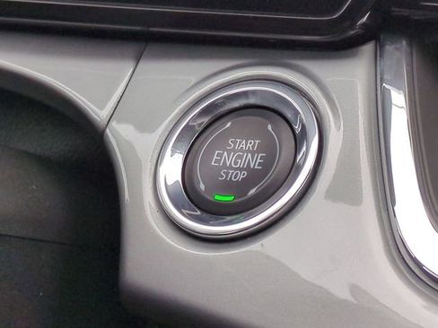 Certified 2025 Chevrolet Trax LT FWD image 31