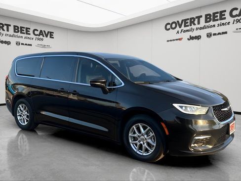 Certified 2024 Chrysler Pacifica Touring-L image 1