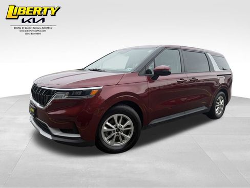 Used 2024 Kia Carnival LX FWD image 3