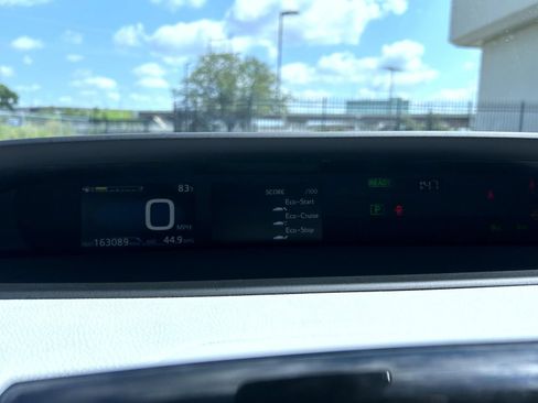 Used 2019 Toyota Prius LE AWD/4WD image 14