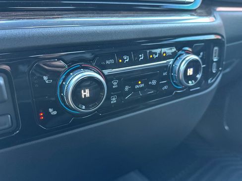 Used 2025 GMC Sierra 1500 Elevation image 27