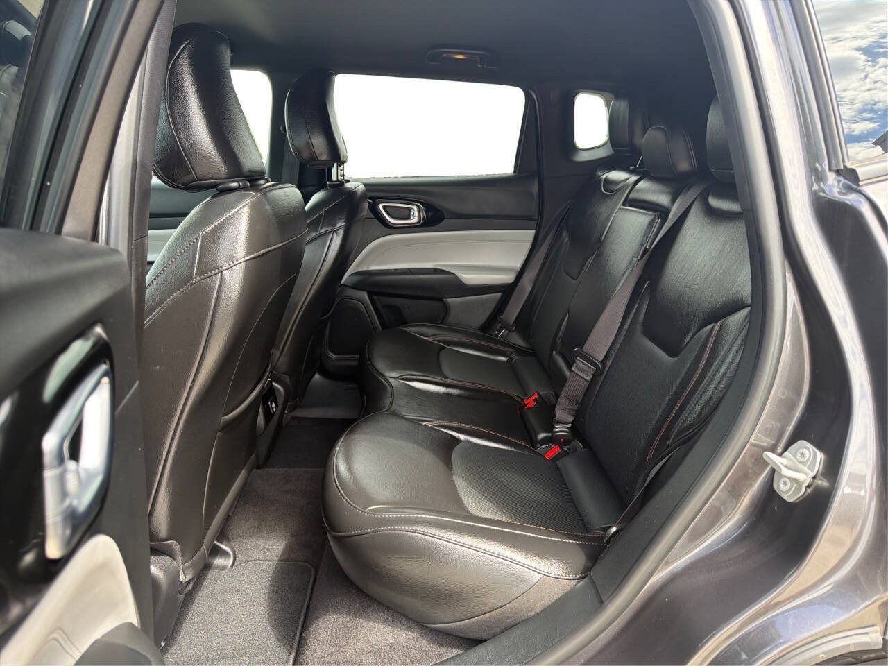 Used 2023 Jeep Compass Limited AWD/4WD image 10
