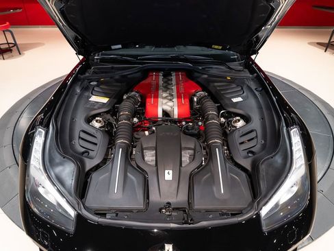 Used 2019 Ferrari GTC4Lusso AWD/4WD image 24