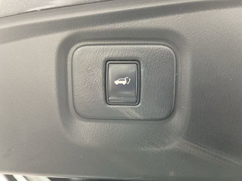 Used 2019 Nissan Pathfinder Platinum image 33