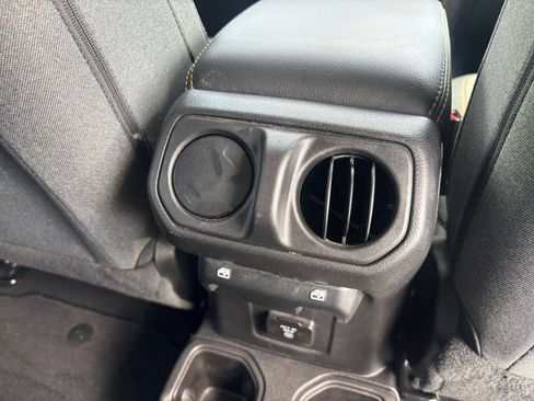 Used 2025 Jeep Wrangler Unlimited Sahara AWD/4WD image 22