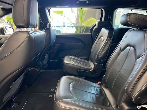 Certified 2021 Chrysler Pacifica Touring-L w/ S Appearance Package FWD image 10
