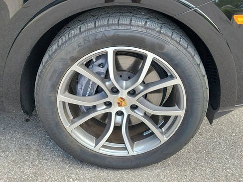 Certified 2025 Porsche Cayenne AWD/4WD image 13