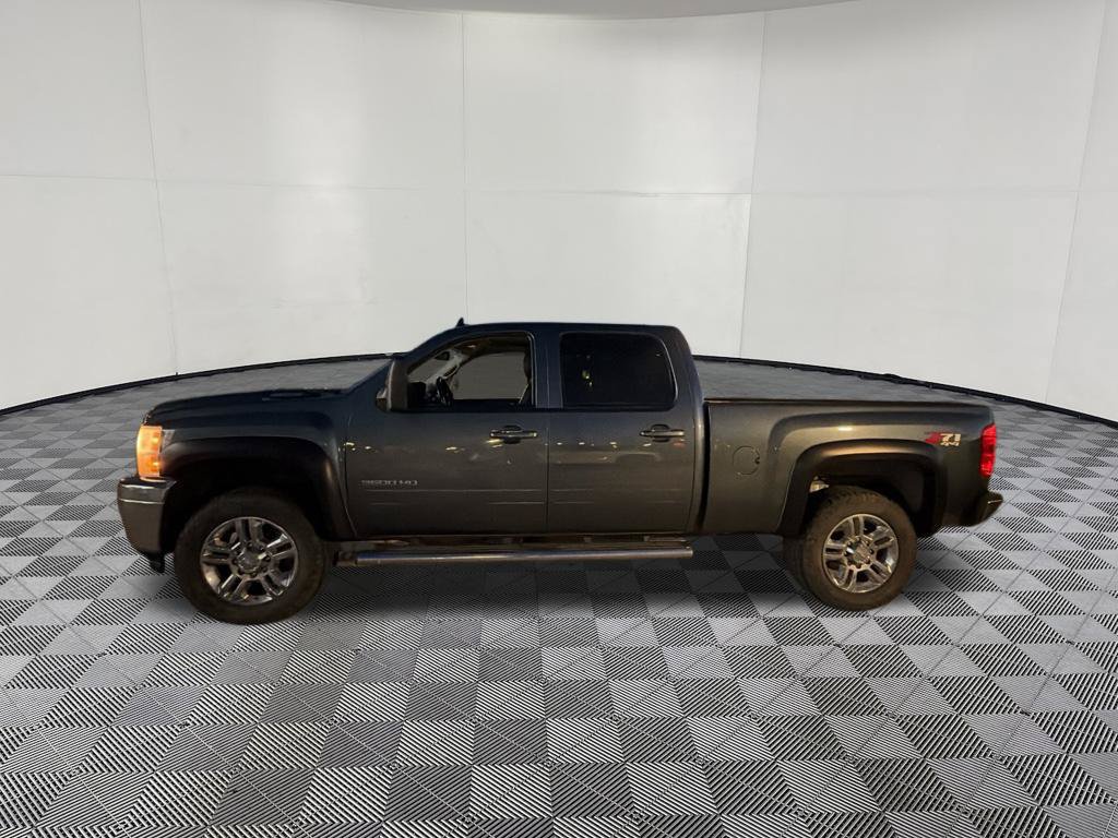 Used 2011 Chevrolet Silverado 3500 LTZ AWD/4WD image 4