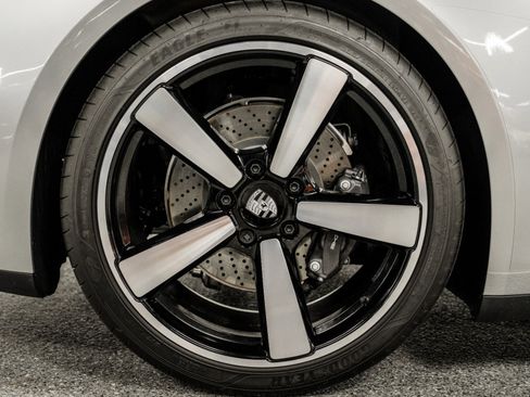 Used 2025 Porsche 911 Carrera RWD image 36