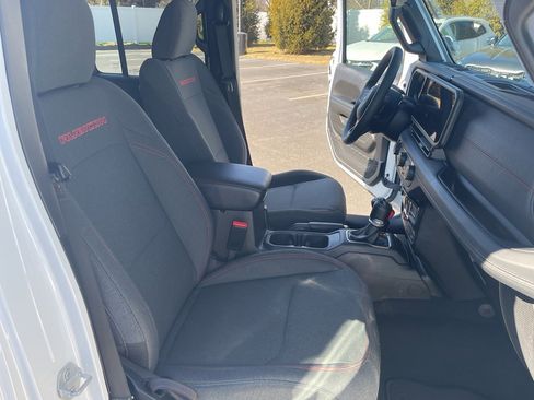 Used 2025 Jeep Wrangler Unlimited Rubicon image 23