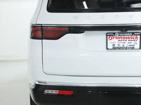 Certified 2024 Jeep Wagoneer Series II w/ Premium Group I AWD/4WD image 46