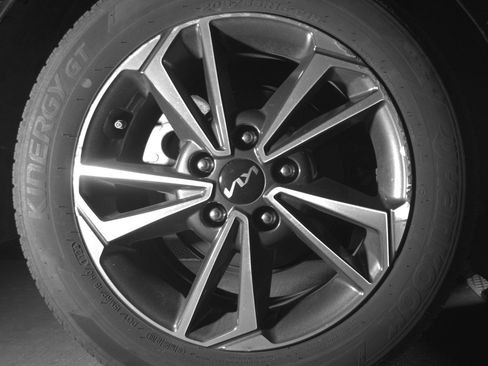 Used 2024 Kia Forte LXS FWD image 15