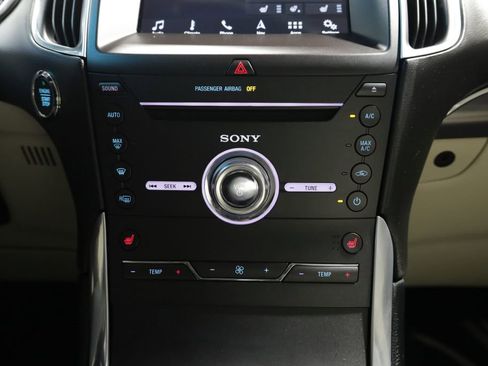 Used 2017 Ford Edge Titanium w/ Technology Package image 38