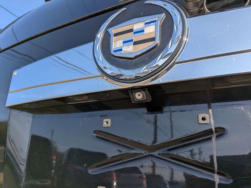 Used 2011 Cadillac Escalade Premium image 15