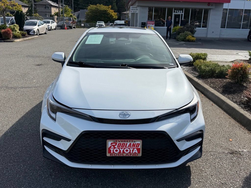 Certified 2025 Toyota Corolla SE w/ SE Premium Package FWD image 5