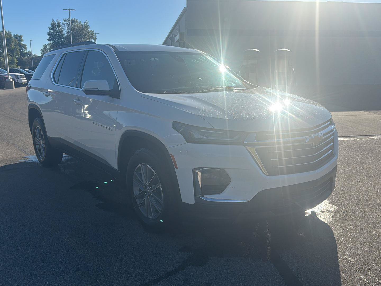 Used 2023 Chevrolet Traverse LT FWD image 7