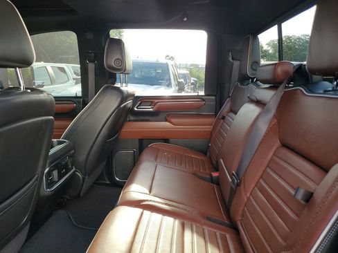Used 2024 GMC Sierra 3500 Denali Ultimate AWD/4WD image 11