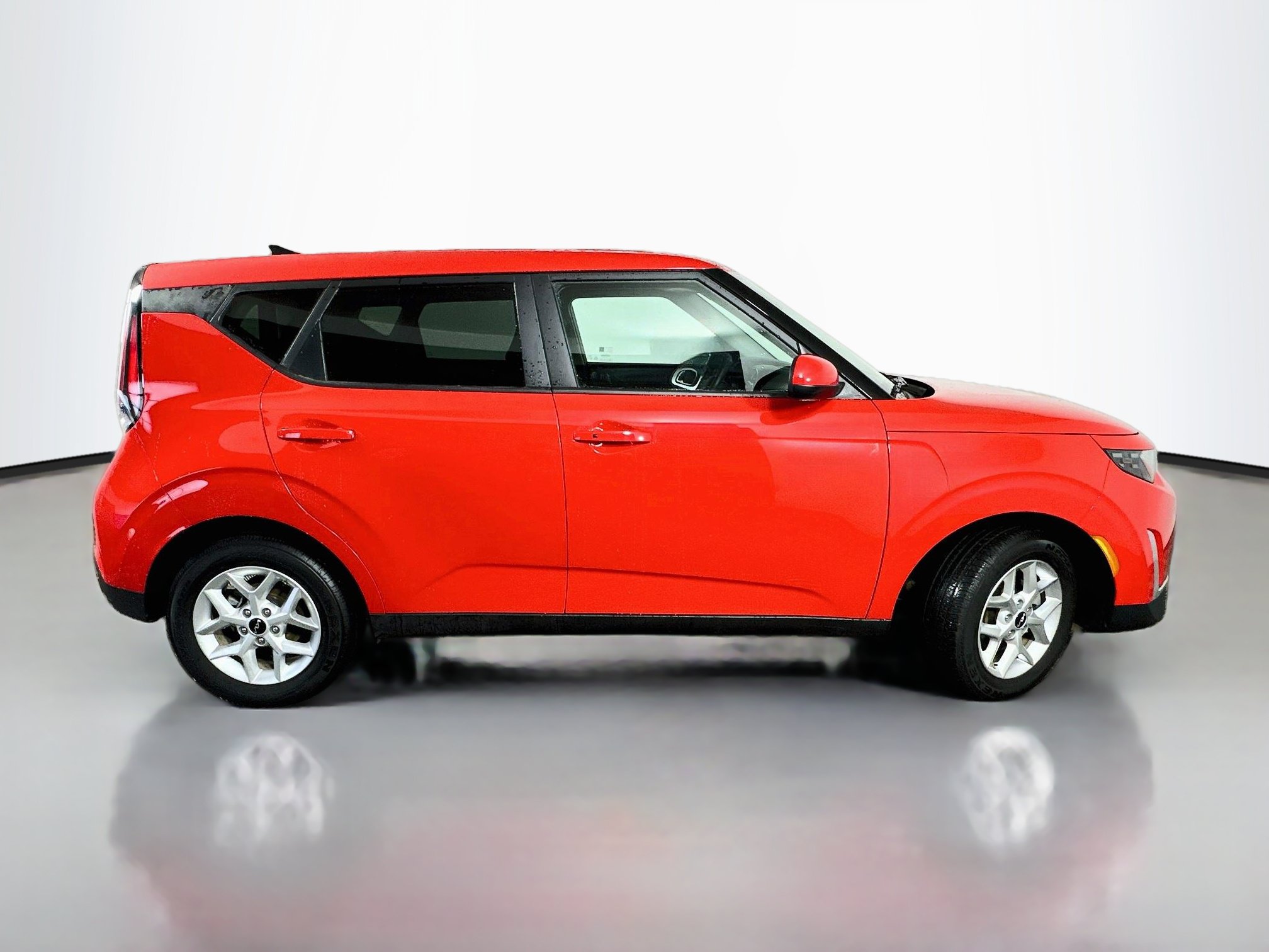 Used 2025 Kia Soul S FWD image 8