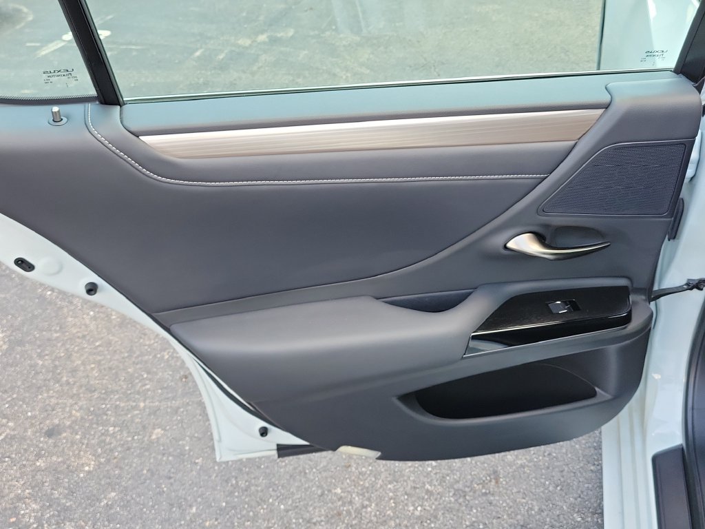 Used 2023 Lexus ES 350 F Sport w/ Accessory Package (Z2) FWD image 10