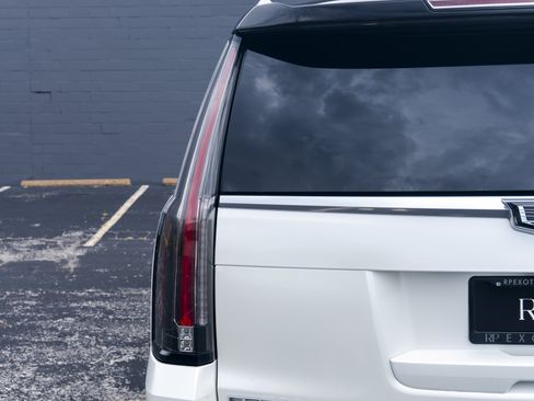 Used 2016 Cadillac Escalade ESV Premium AWD/4WD image 12