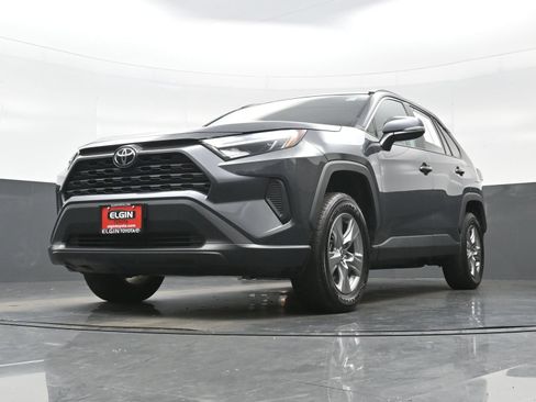 Used 2025 Toyota RAV4 XLE AWD/4WD image 28