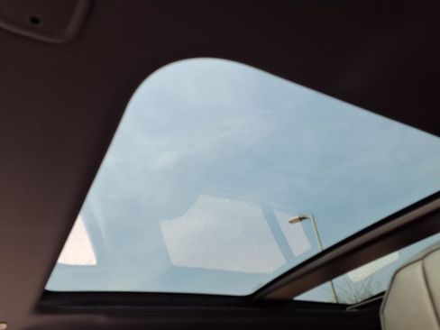 New 2025 Land Rover Range Rover Long Wheelbase SE image 18