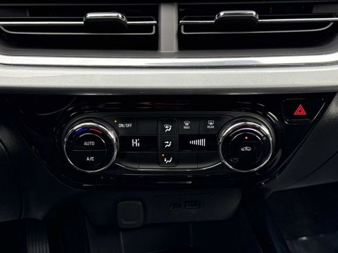 Used 2025 Chevrolet Trax LT image 5