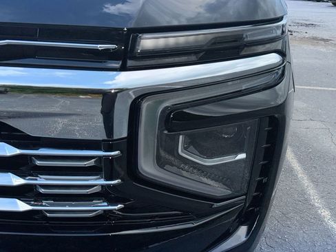 Used 2025 Chevrolet Suburban Premier RWD image 10