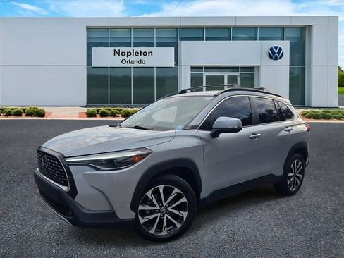 Used 2022 Toyota Corolla Cross XLE FWD image 32