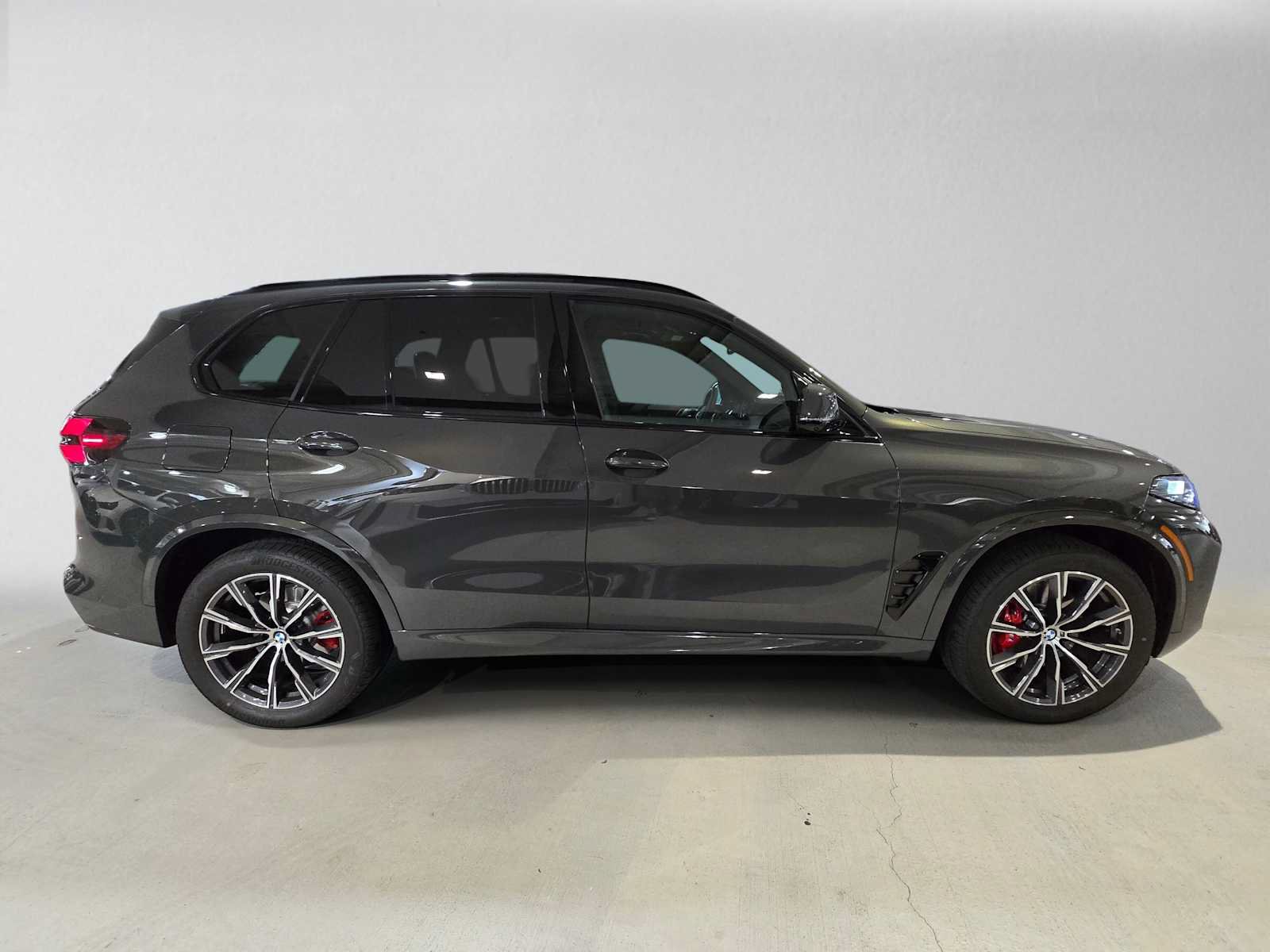 Used 2026 BMW X5 xDrive40i w/ M Sport Package AWD/4WD image 2